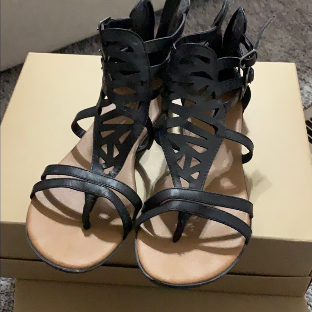 Maurice’s size 7 Sandals